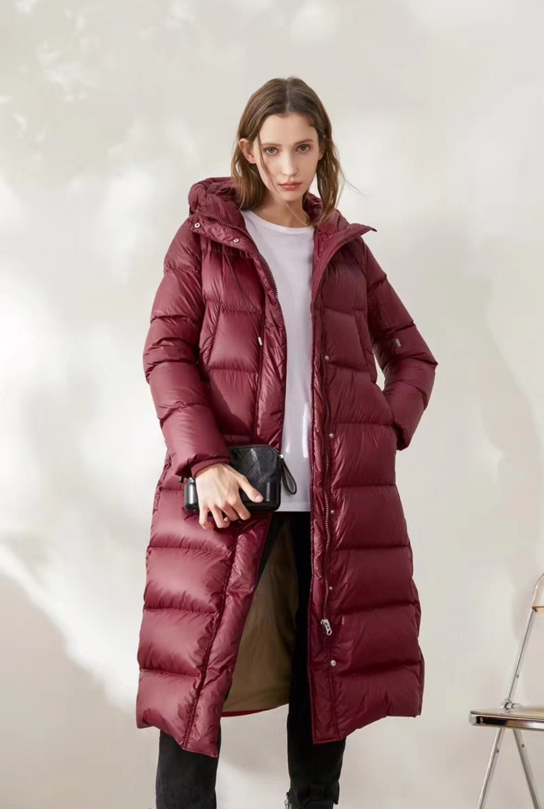 Miccbeirn新款冬长款过膝90绒修身显瘦羽绒服女哑光连帽羽绒外套