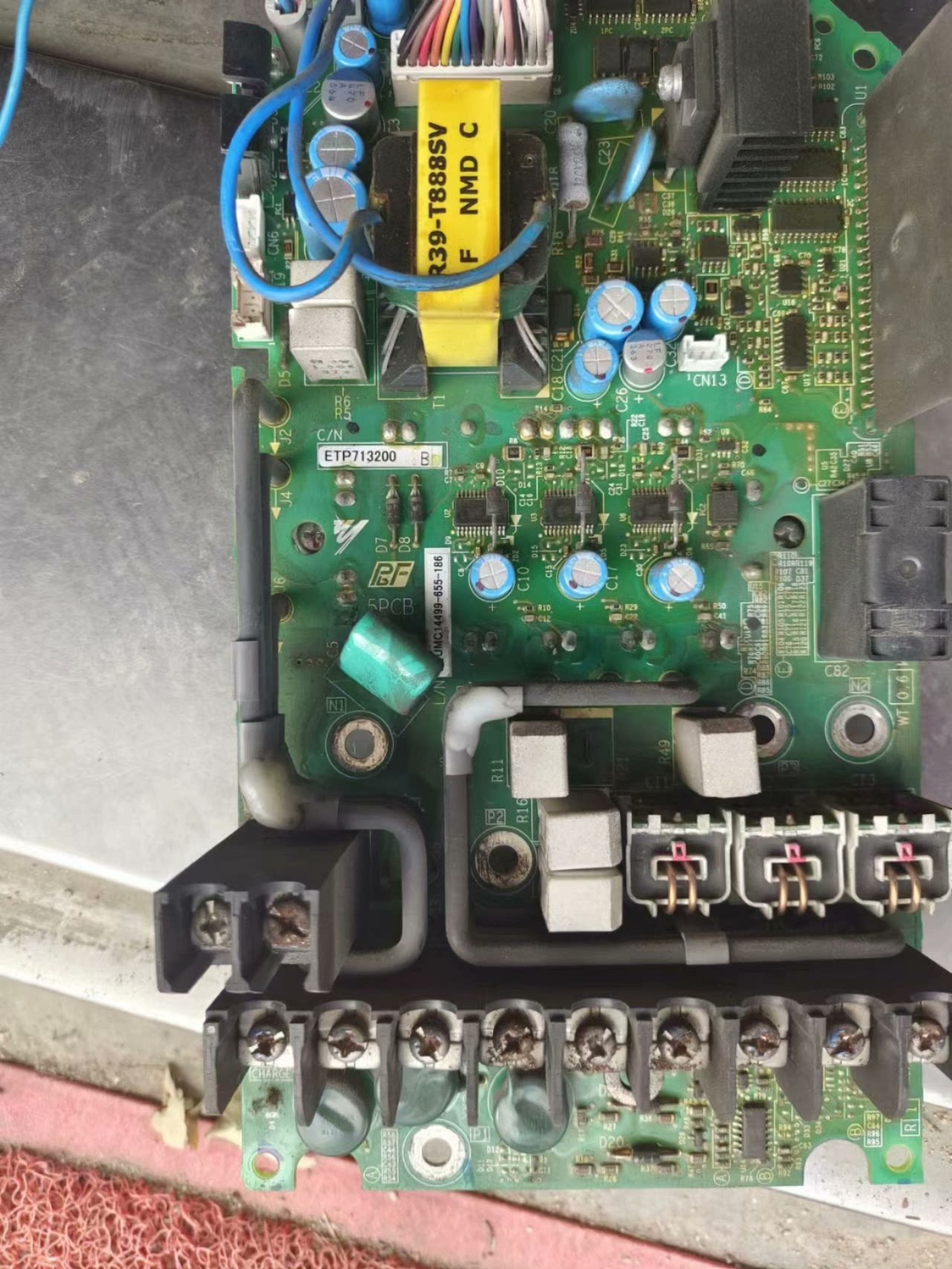 安川变频器驱动板，ETP713200，不包好坏，便宜处理，带