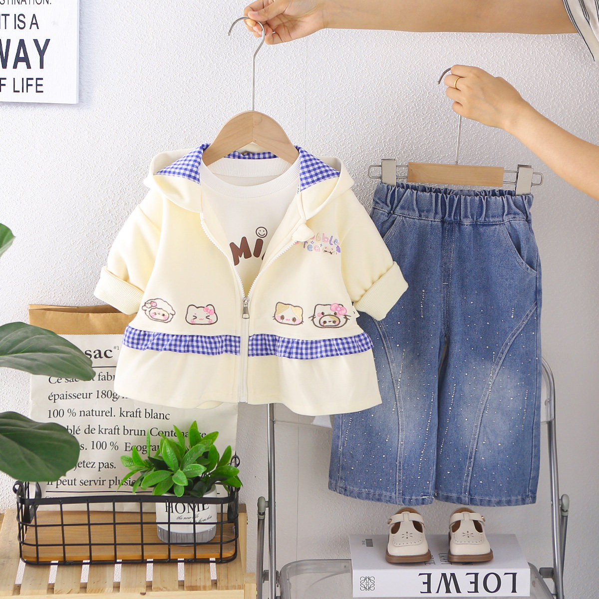 女童春秋款套装洋气穿搭2婴儿衣服1-3岁女宝宝秋装风衣外套三件套