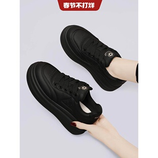 黑色厚底板鞋女款2025新款秋冬季百搭平底加绒面包鞋子休闲运动鞋