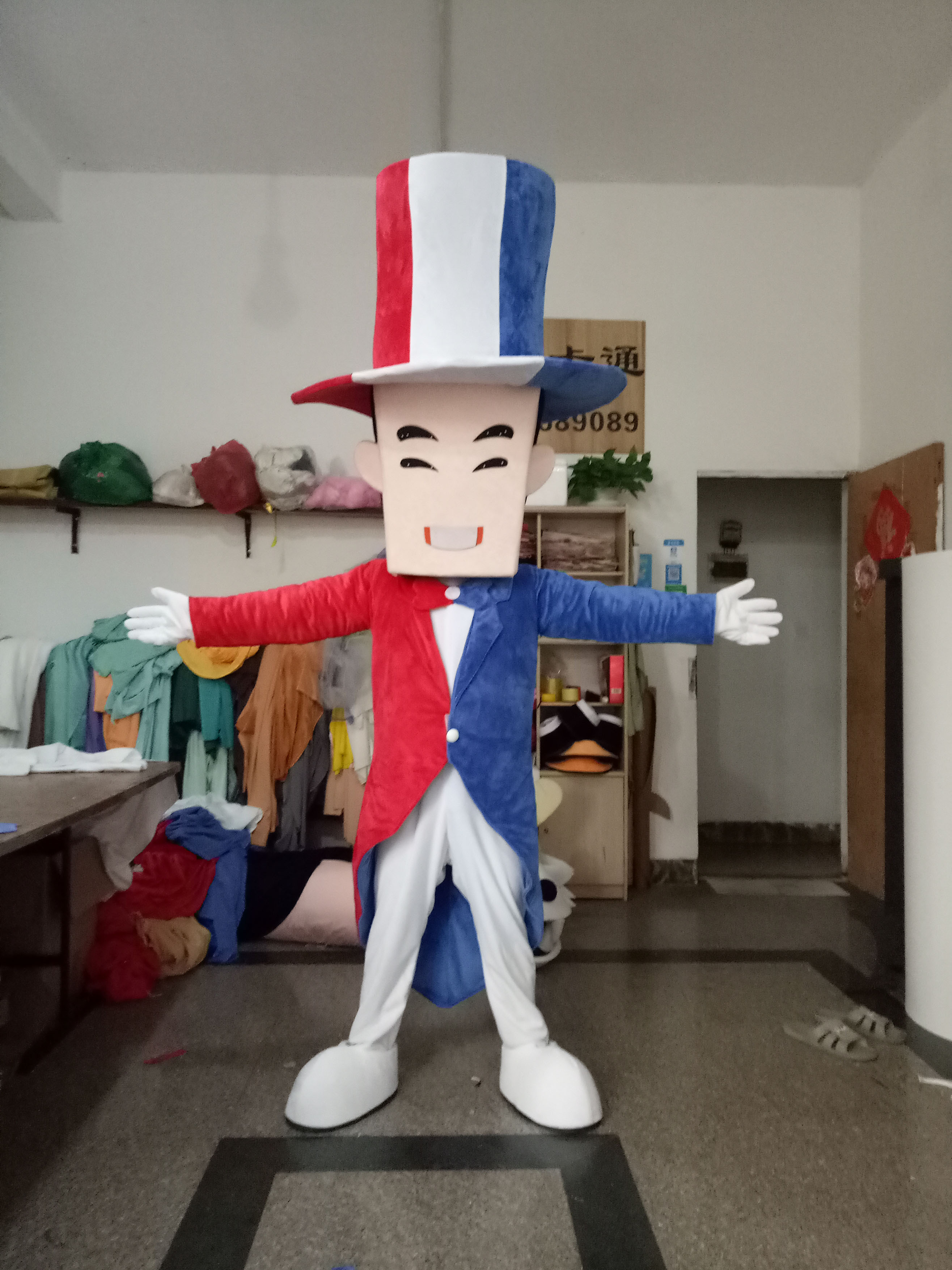 行走卡通舞台表演人偶定制