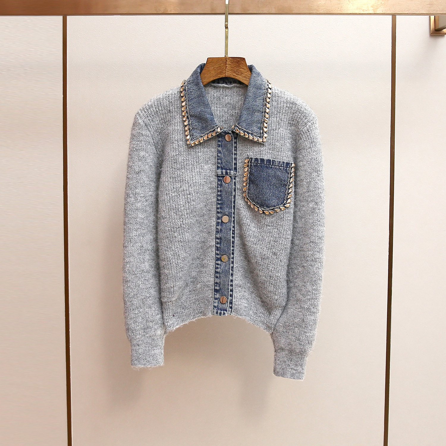 深圳南油高端女装秋冬新款法式气质钉珠翻领牛仔拼接针织衫上衣