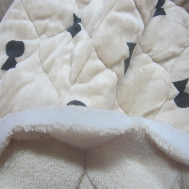 加厚三层洐缝棉绗缝珊瑚绒夹棉布料防滑床垫沙发垫坐垫家居服面料