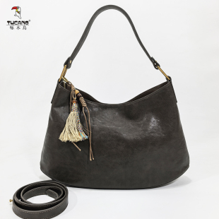 啄木鸟女包2026新款 饰软包轻奢腑下斜挎包 包包简约大包复古流苏装