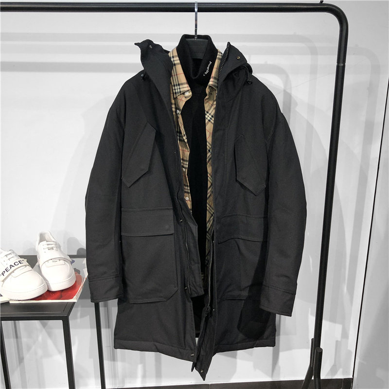 宽松微阔纯黑色多口袋连帽羽绒服