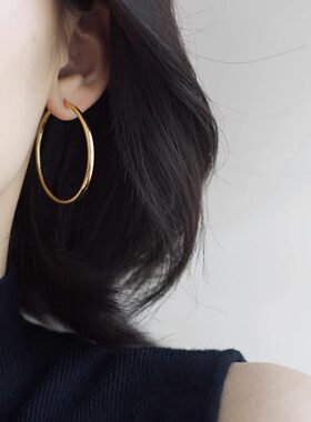 巴黎设计师2026新款大素圈圆圈耳环女轻奢高级感耳圈耳扣金色大气