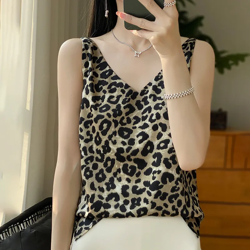 潮唯品会特卖清仓特价处理断码真丝背心女装品牌正品夏天新款上衣