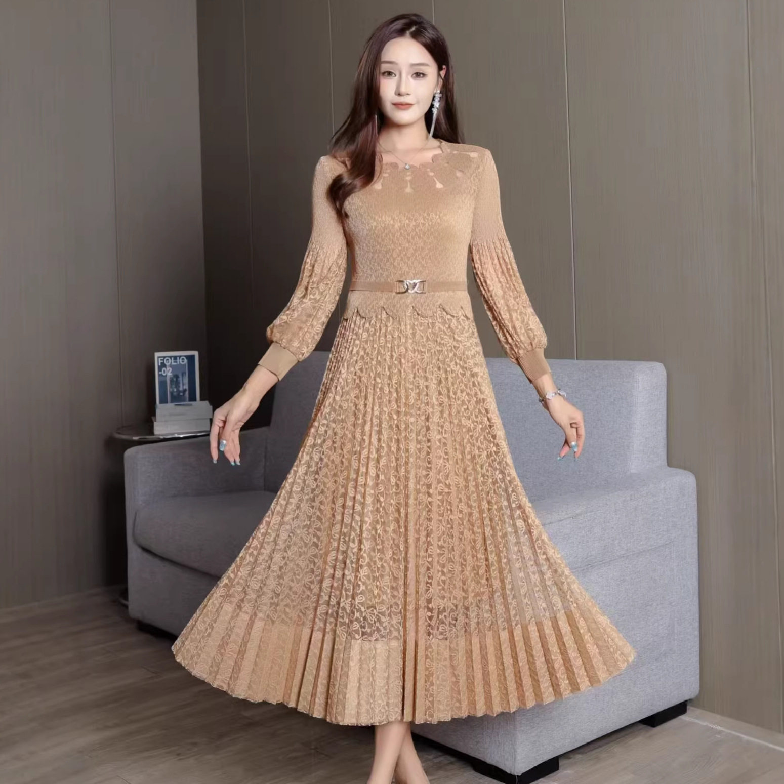 潮唯品会特卖清仓处理断码女装长袖蕾丝连衣裙品牌正品春秋夏新款