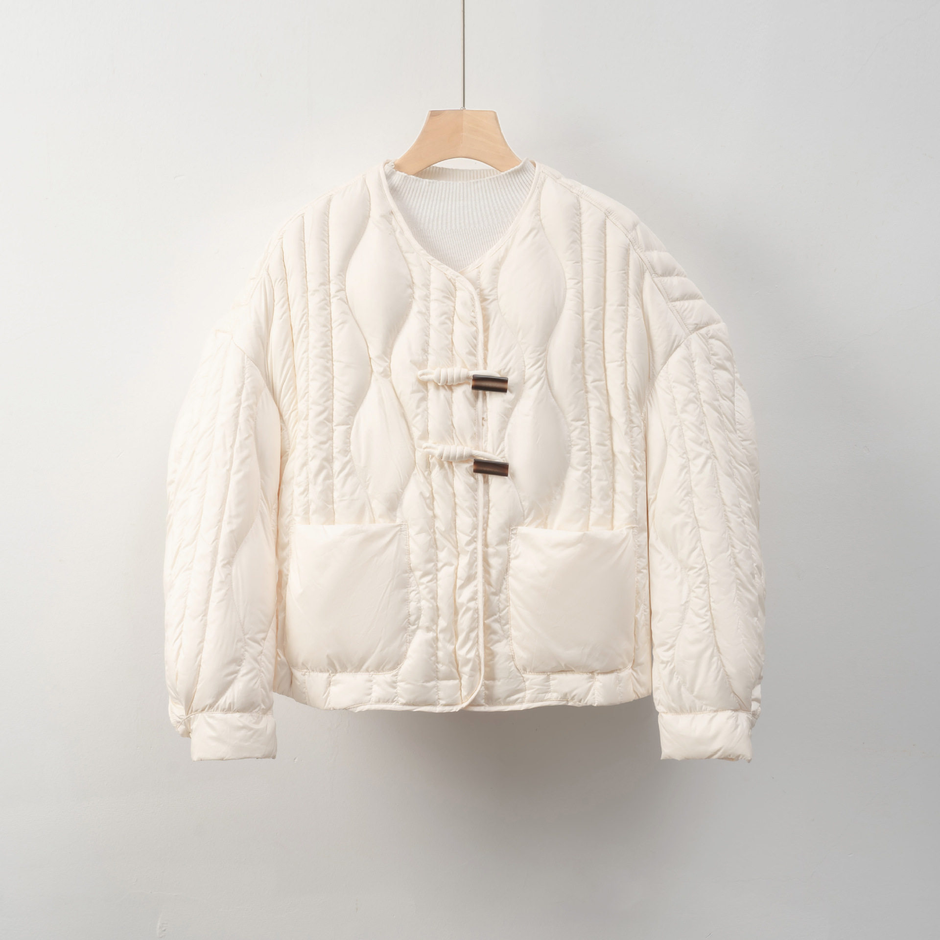 唯品会特卖断码清仓特价处理轻薄白鸭绒羽绒服女装品牌正品春秋冬