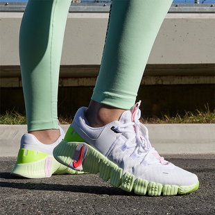 Nike/耐克正品Free Metcon 5 女士轻便运动训练鞋DV3950-104