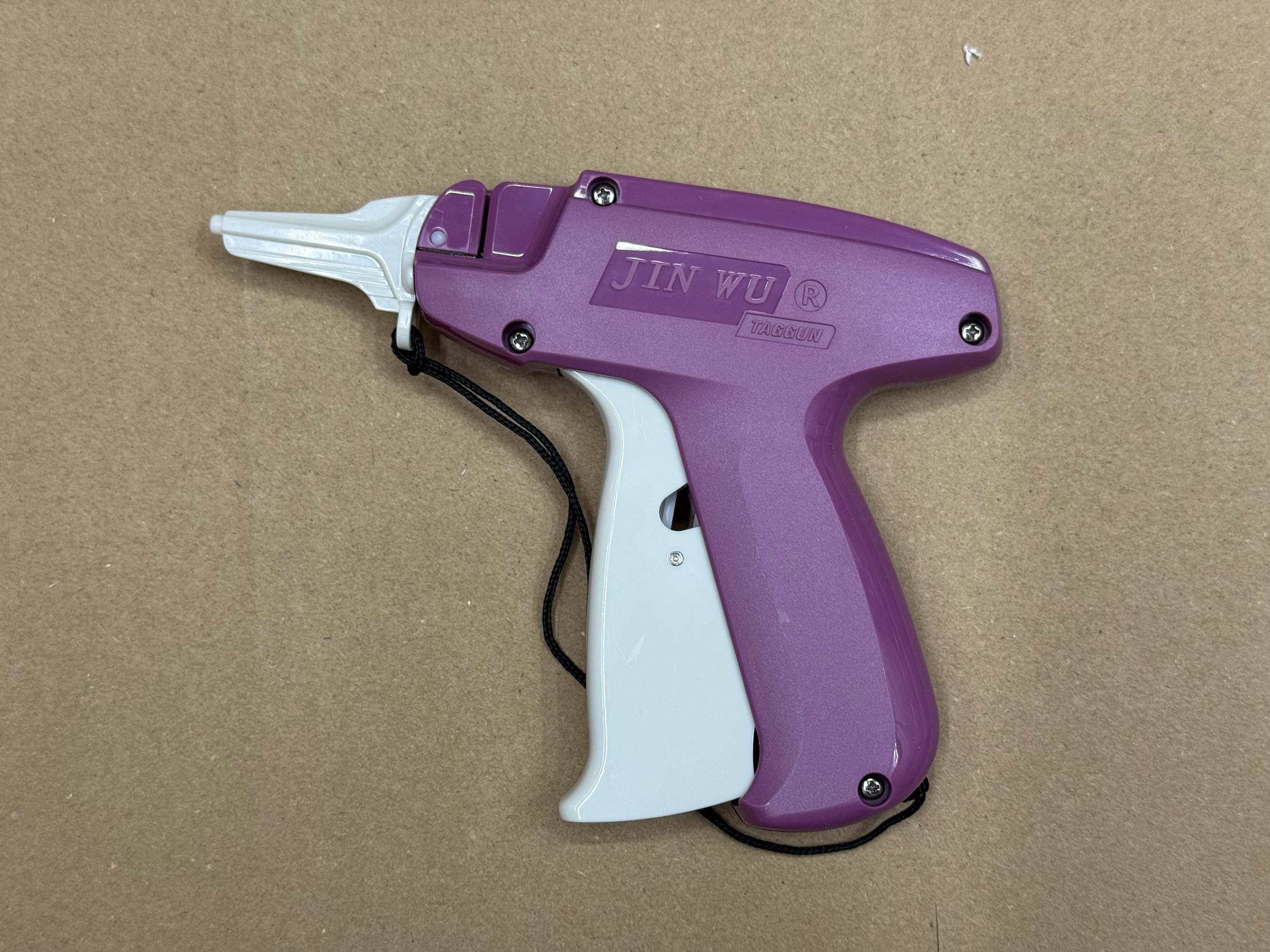 紫红色袜子吊牌枪
