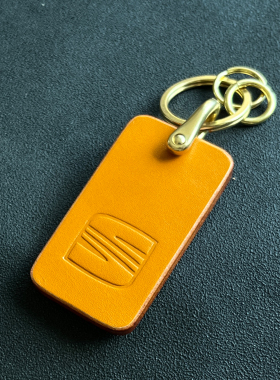 适用于西雅特汽车钥匙扣皮牌挂件真皮 牛皮 可定制印字母数字号码