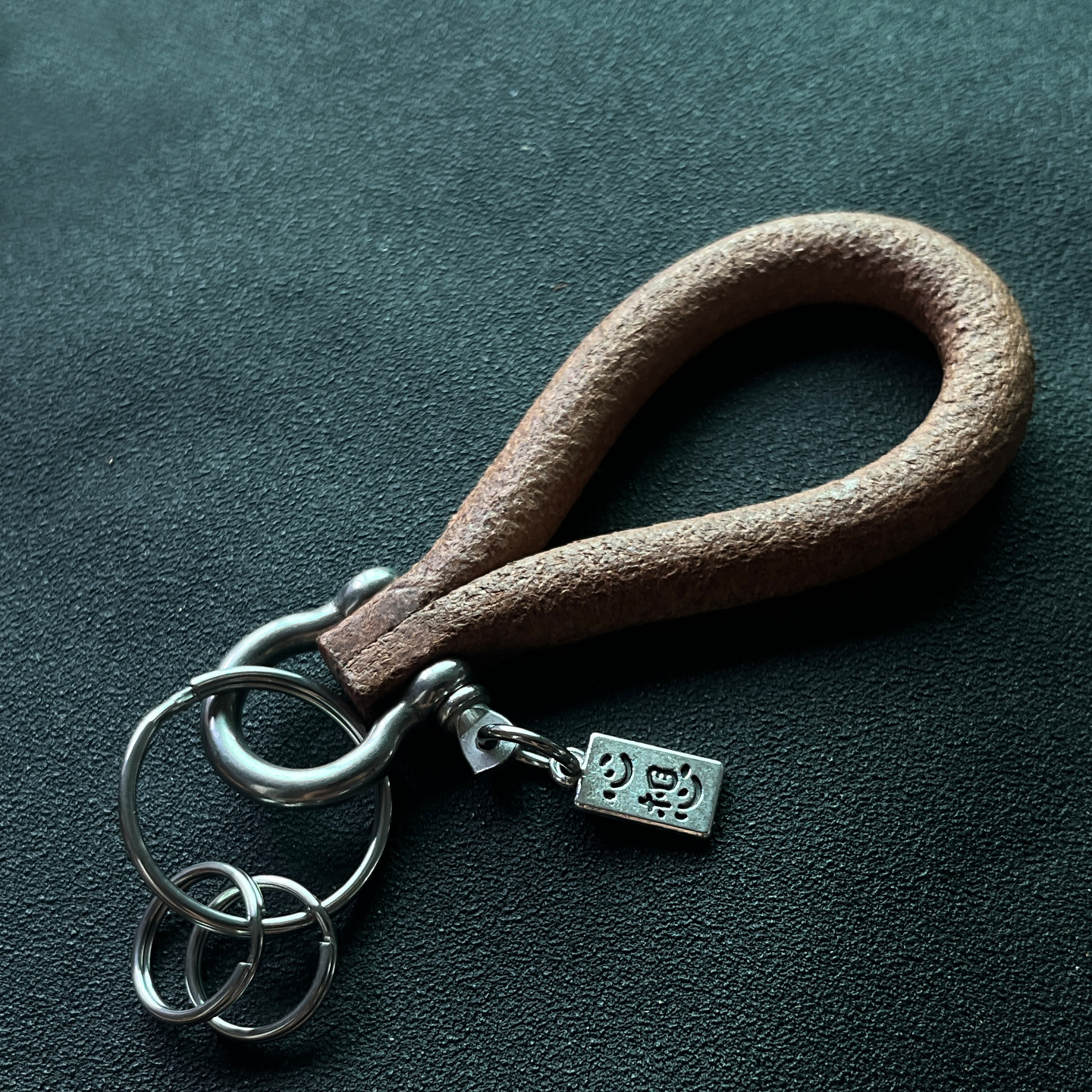 厚实圆牛皮挂件钥匙扣