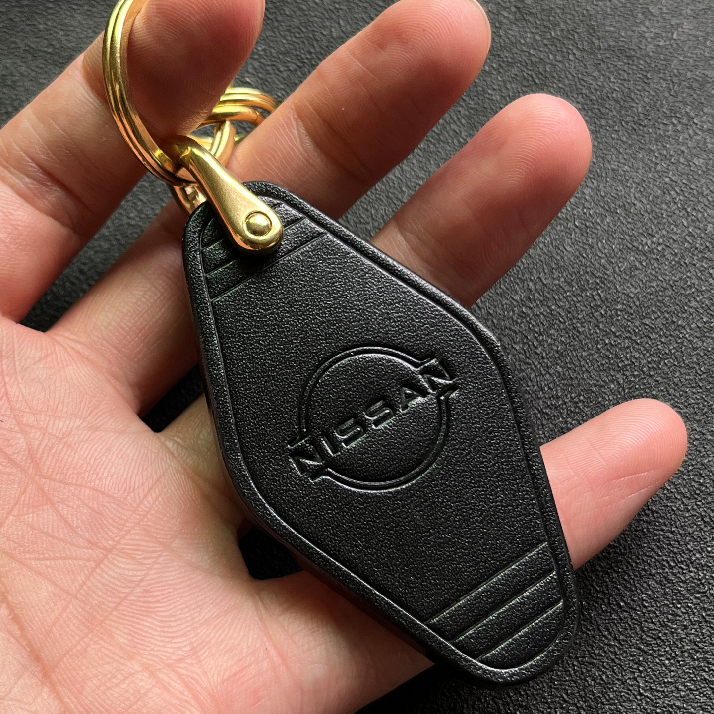 适用日产汽车钥匙扣真皮挂件定制