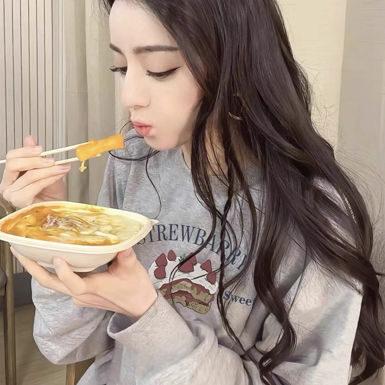 日本代购迪丽热巴同款蛋糕圆领卫衣女士25秋冬新款宽松慵懒风上衣