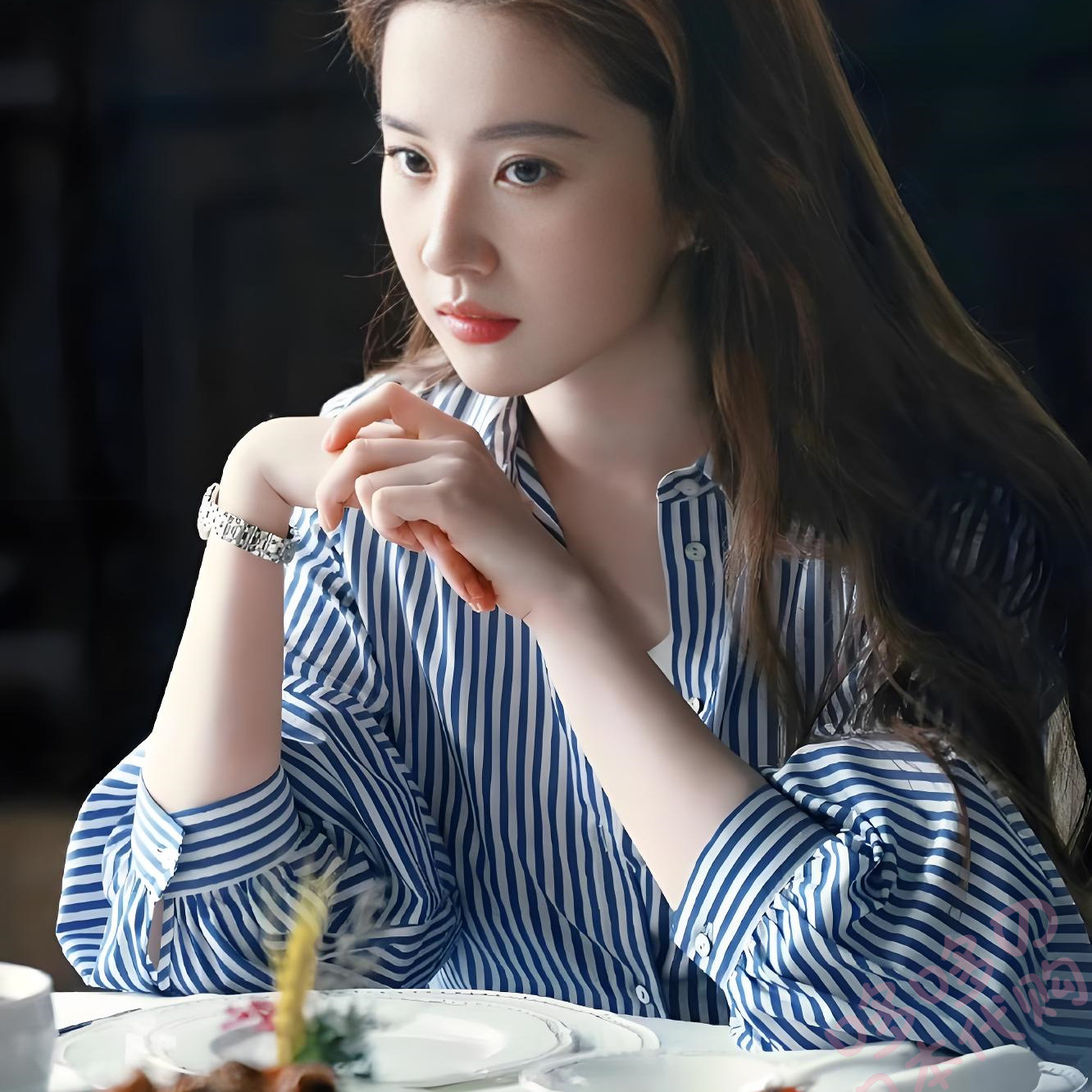 日本代购刘亦菲同款蓝色条纹衬衫女早春长袖法式穿搭气质通勤衬衣