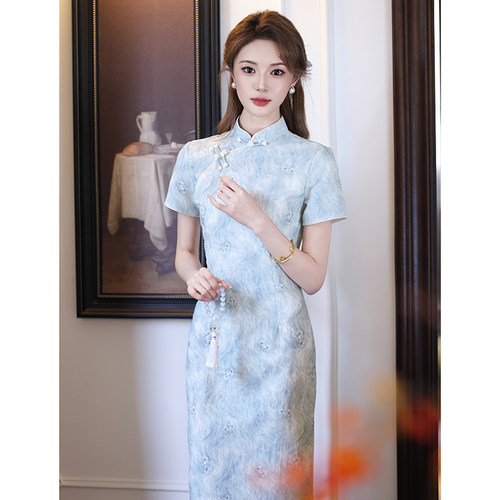 长款浅色优雅新品旗袍