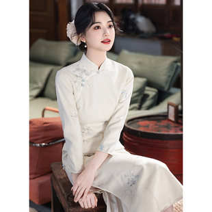 长袖款旗袍年轻款2025年新款秋冬日常白色轻国风女新中式女装改良