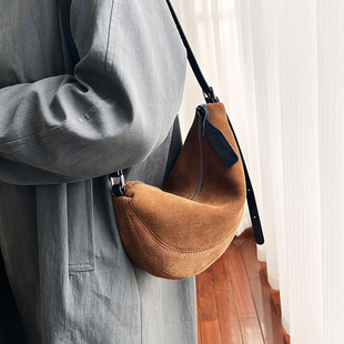 小众麂皮绒牛皮腋下包女百搭斜挎饺子包大容量轻便单肩马鞍包真皮