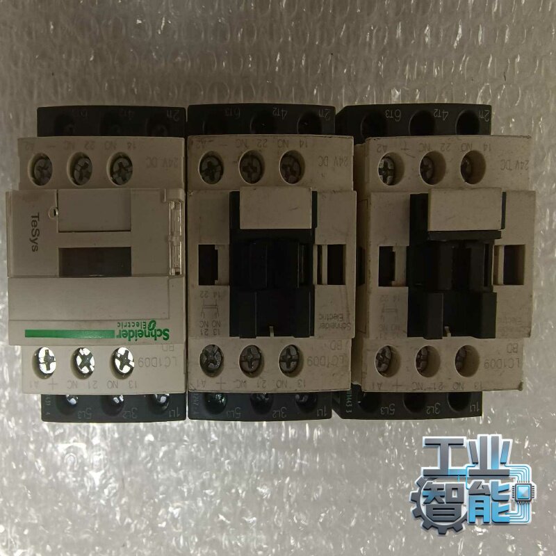 询价~施耐德交流接触器LC1D09BD，1个裸机，另2个有磕碰