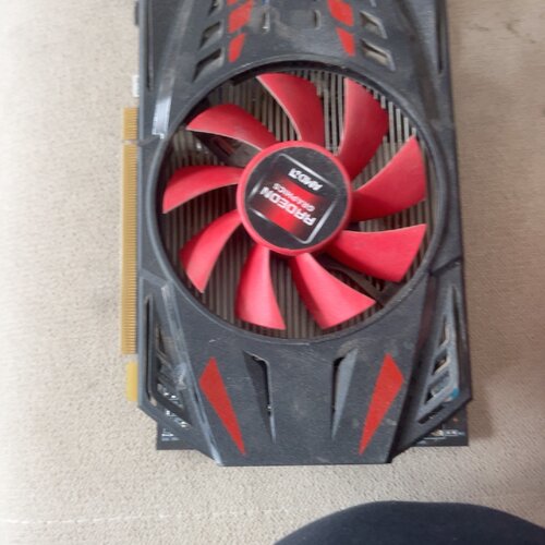 一张AMD Radeon HD6770 4G显卡，全议价