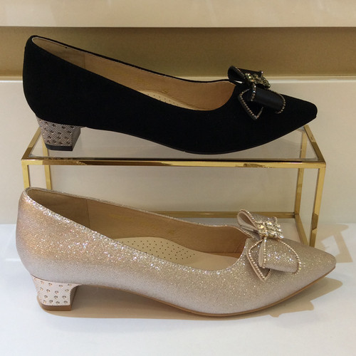 哈森水钻蝴蝶结云朵软底女单鞋