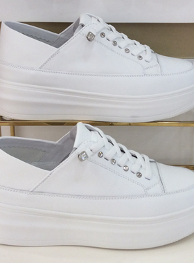 哈森HARSON正品2026新款春秋季轻便平厚底休闲女小白鞋HCM260310