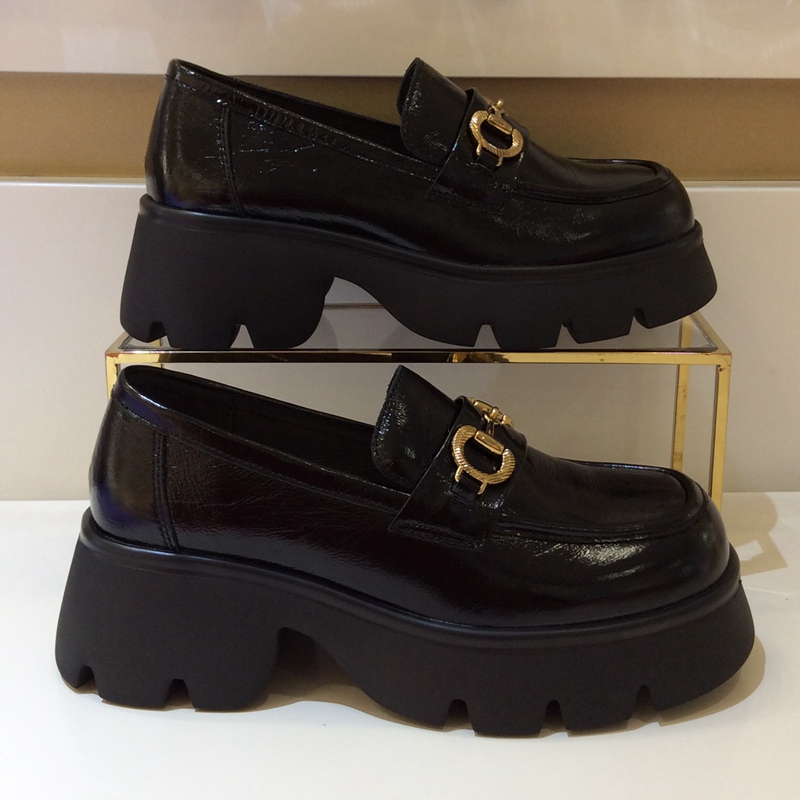 哈森百搭柔软缓震耐磨女乐福皮鞋