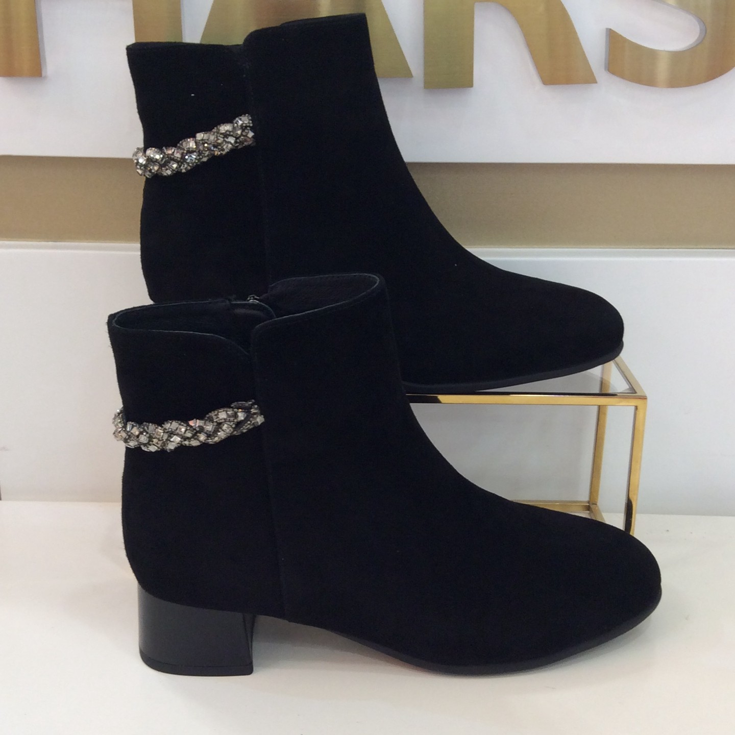 哈森HARSON专柜正品2025冬季新款中粗跟水钻舒适短筒女靴HA257143,女鞋,时装靴,淘宝优惠券,粉丝福利购,淘宝优惠卷