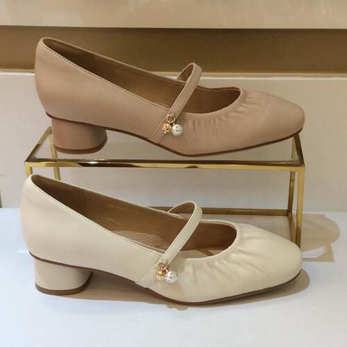 哈森纯色百搭舒适珍珠真皮女单鞋