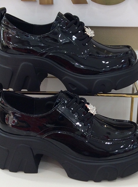 哈森HARSON正品2026新款春秋季轻便厚底水钻真皮女乐福鞋HS262511