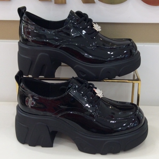 哈森HARSON正品2026新款春秋季轻便厚底水钻真皮女乐福鞋HS262511