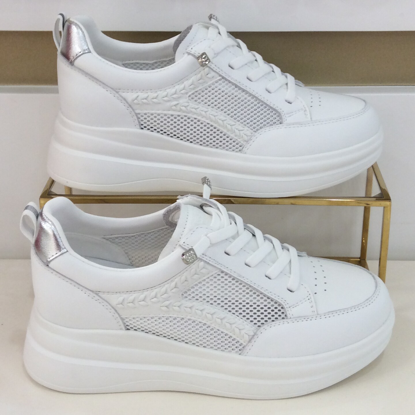 哈森HARSON正品2026新款春夏季网面透气轻便休闲女单鞋HCM260307