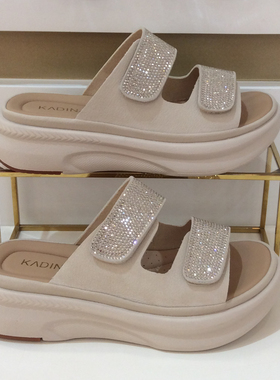 卡迪娜KADINA正品2026夏季新款轻便厚底防滑水钻女凉拖鞋KM261520