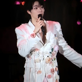 陈立农明星同款 潮 走秀高级感西装 手工花白色男士 西服轻奢宴会个性