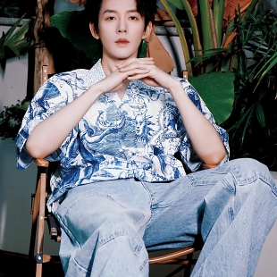 邓为同款衣服浅蓝色浮雕印花古巴领衬衫男短袖高级感夏季痞帅衬衣