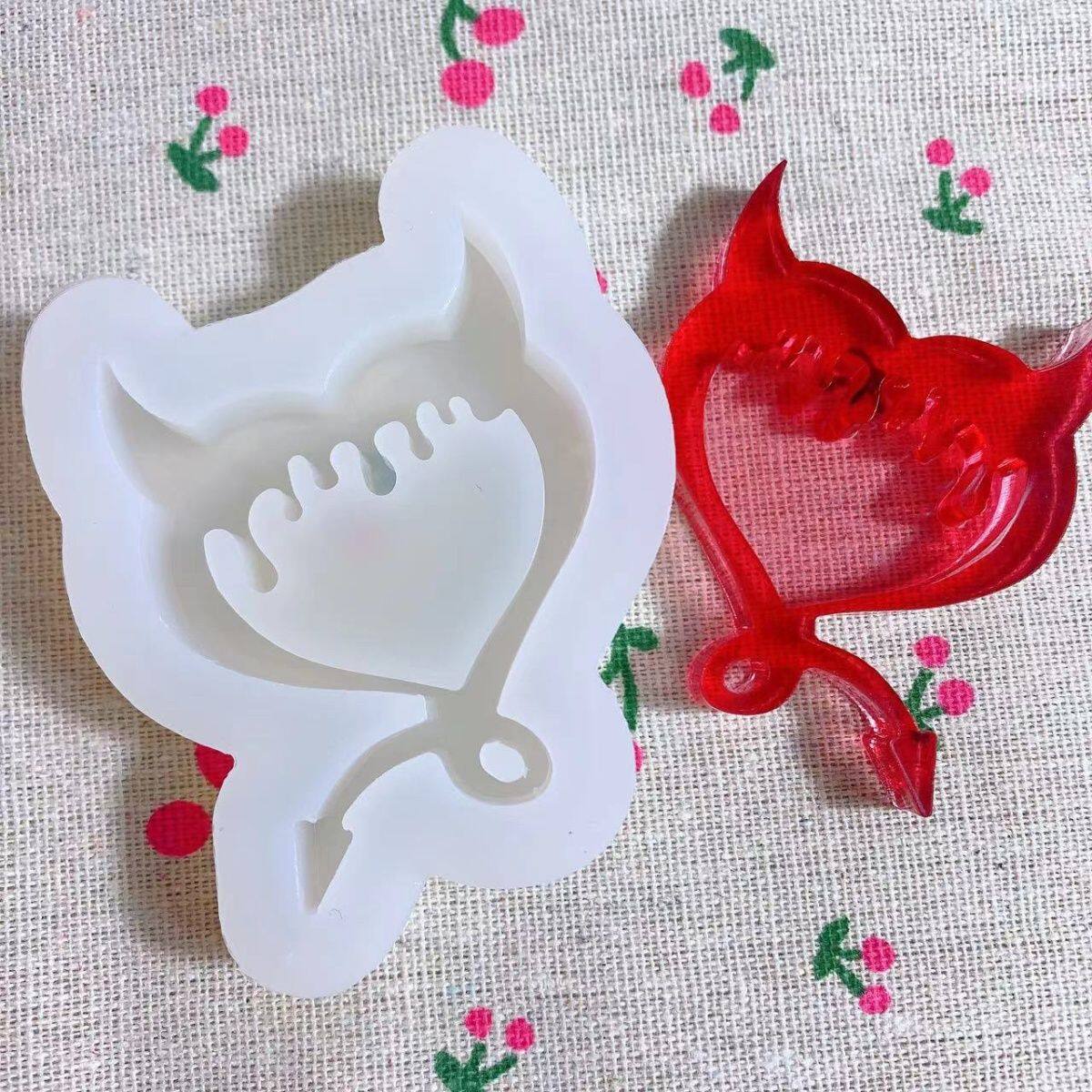diy手工滴胶模具爱心恶魔角尾巴流沙填充模具树脂模具硅胶翻模