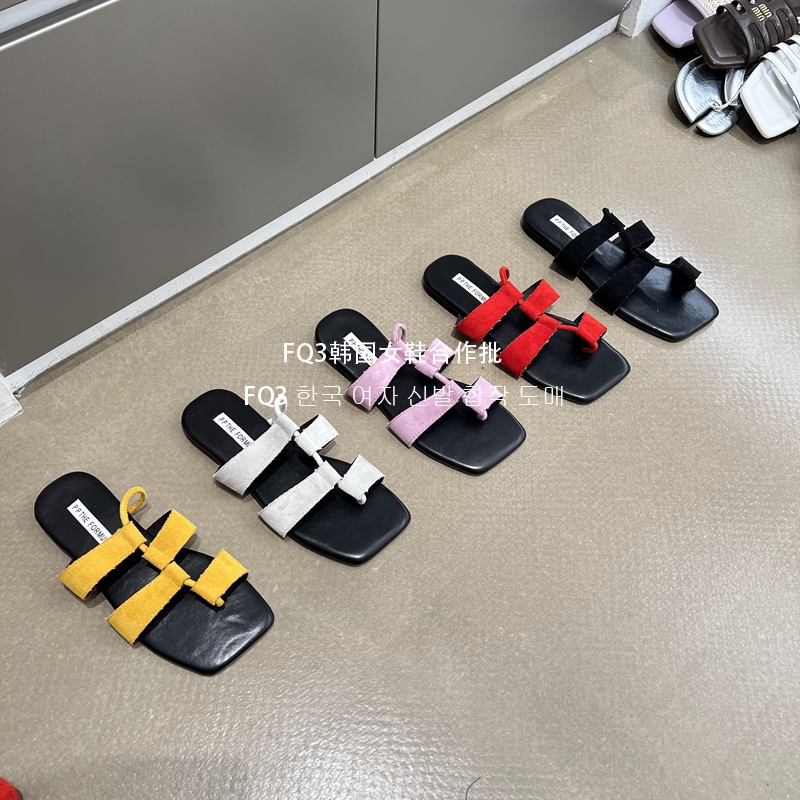 FQ3 实拍PIPI新款露趾平底鞋方头反绒面时尚旅游逛街夹趾凉拖女鞋