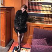 毛毛外套女大码 皮毛一体 2025新款 加厚牛角扣宽松皮草外套中长款