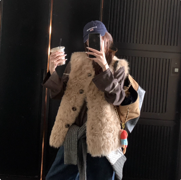 皮毛一体羊羔毛马甲女2025秋冬新款洋气环保皮草马夹毛绒坎肩外套