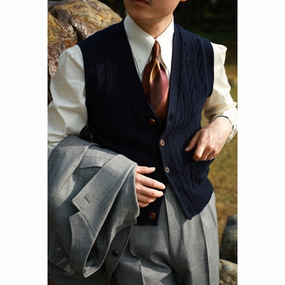 UGENTLE背心纯羊毛V领开衫毛衣