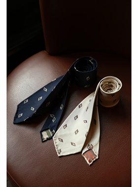 UGENTLE 桑蚕丝《菱花系列》全手工卷边 意式飘逸领带 3 fold tie