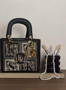 【浮雕包包组合】样板房衣帽间女主人复古优雅梳妆软装道具品