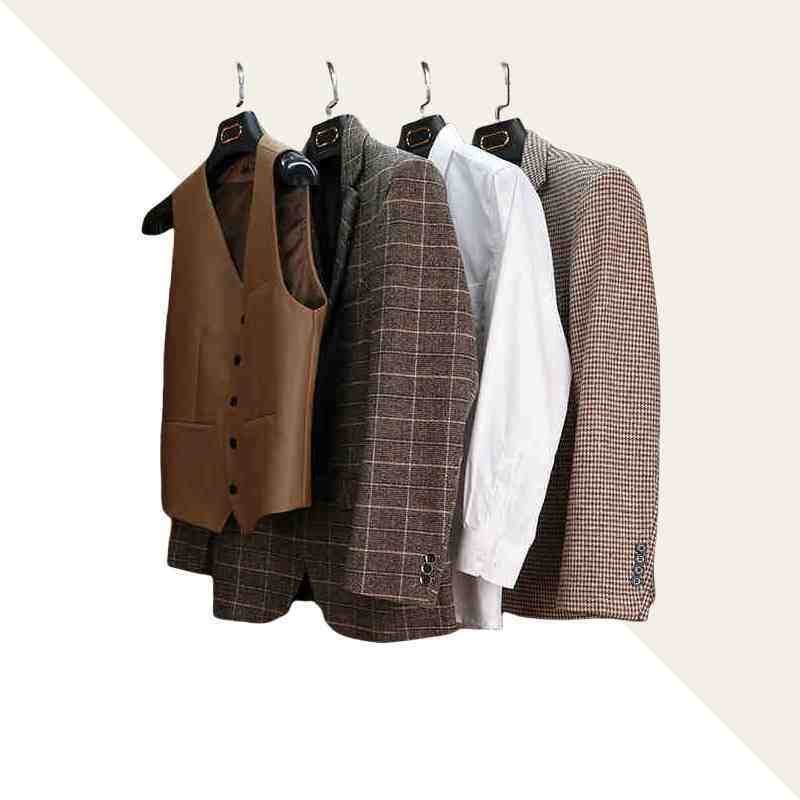 棕色轻奢样板房衣帽间男士西服软装饰品展厅衣服帽子皮鞋组合陈设
