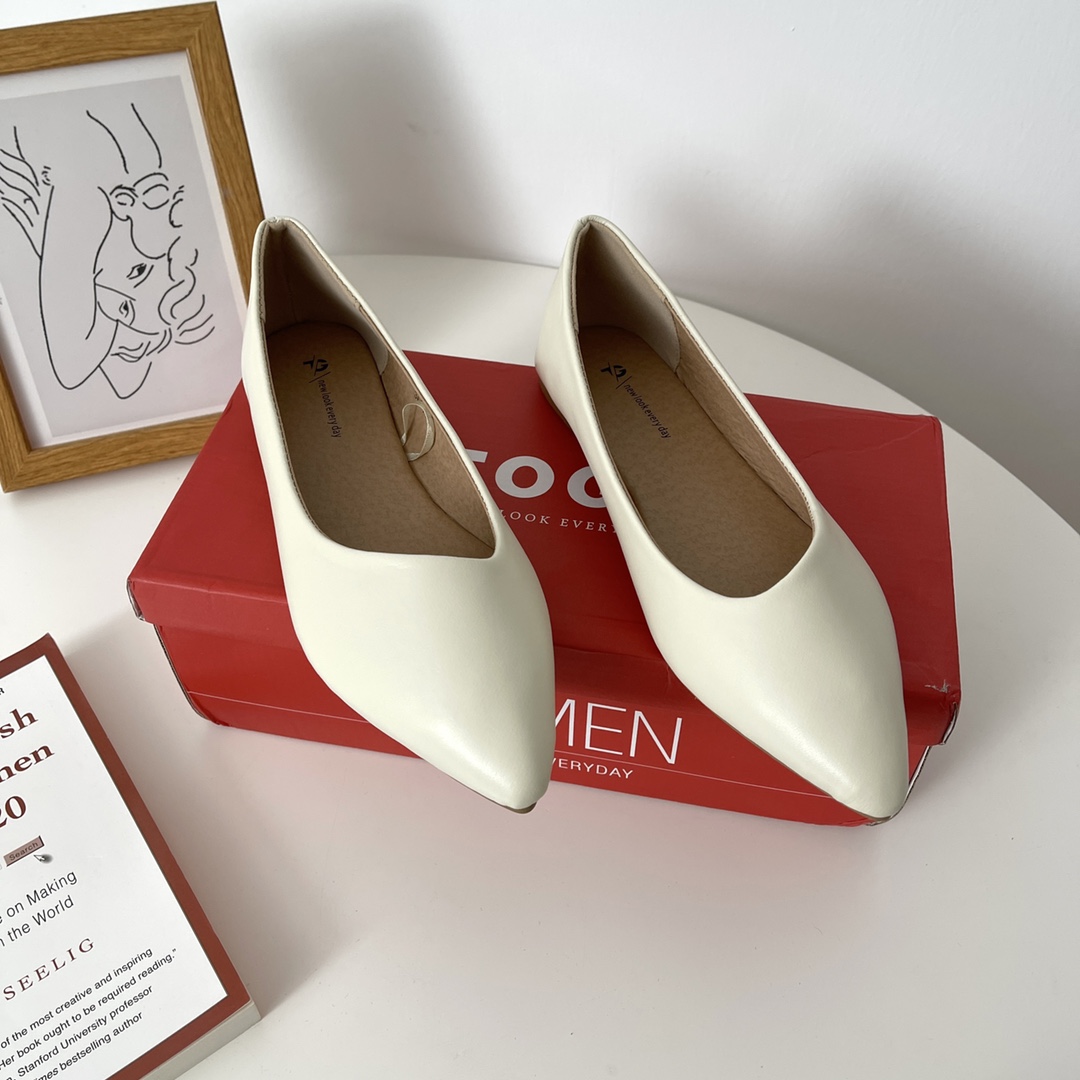 法单女士平底时装鞋经典的奶白色