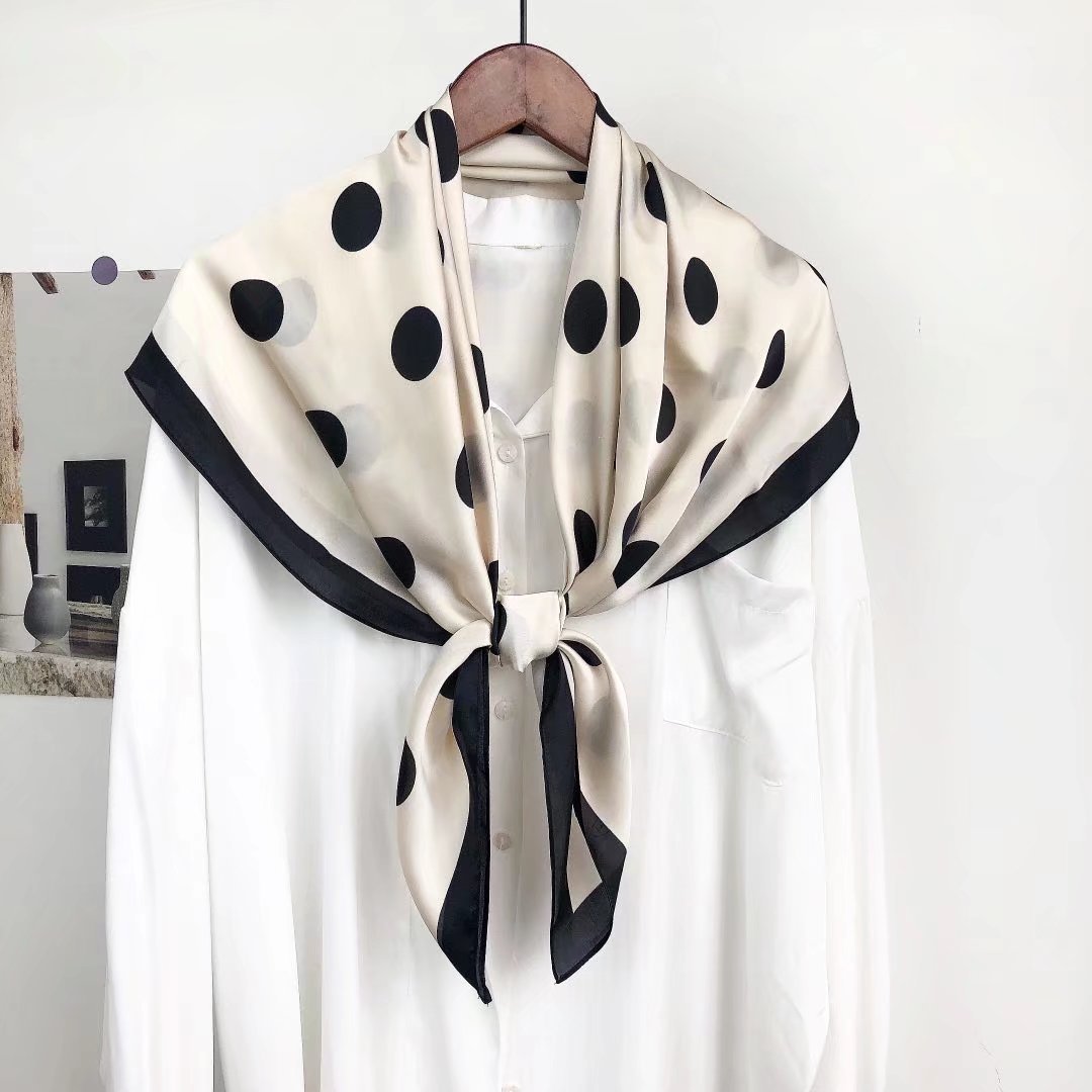 春秋新款90缎面丝巾圆点印花丽锦锻方巾波点包头巾现货s9021