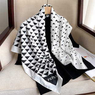 英格伦气质印花丝巾90cm斜纹围巾新款轻奢大方巾防晒披肩女士