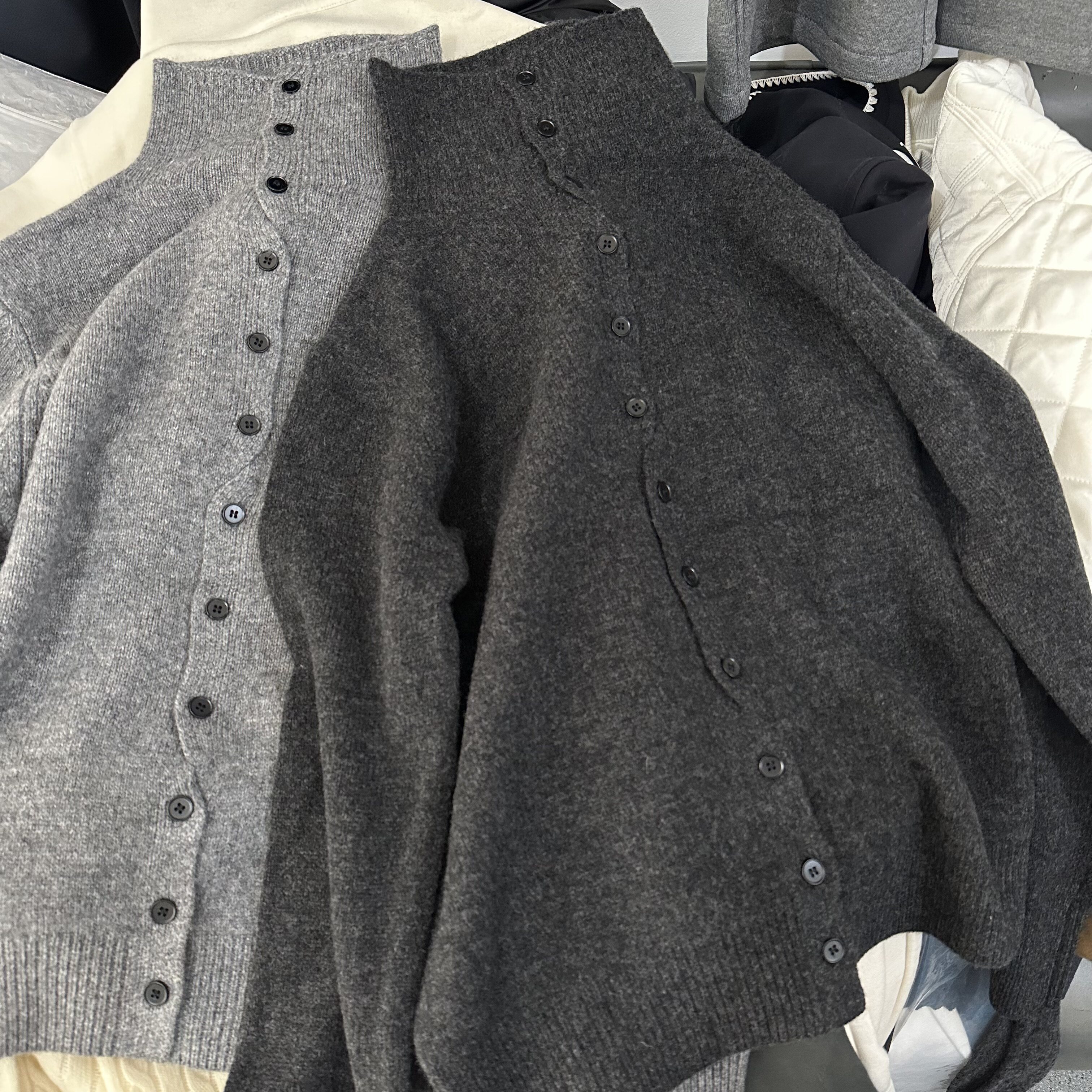 韩代订单款单排多扣设计感全羊毛开衫舒软立领针织打底毛衫2025冬