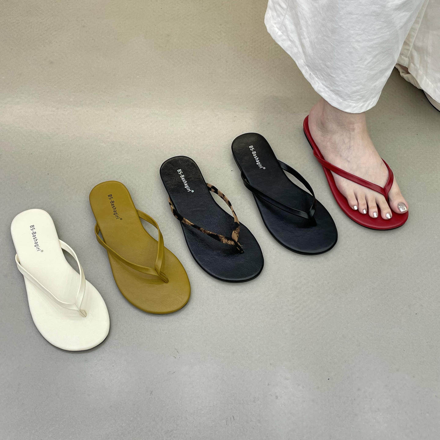 十三行女鞋实拍简约人字拖女外穿韩版女夹脚沙滩凉拖鞋夏拖鞋2026