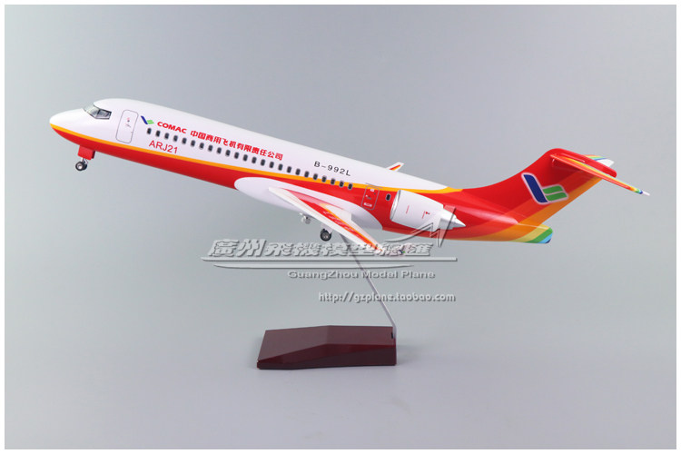 中国商飞COMACARJ21直线飞机模型